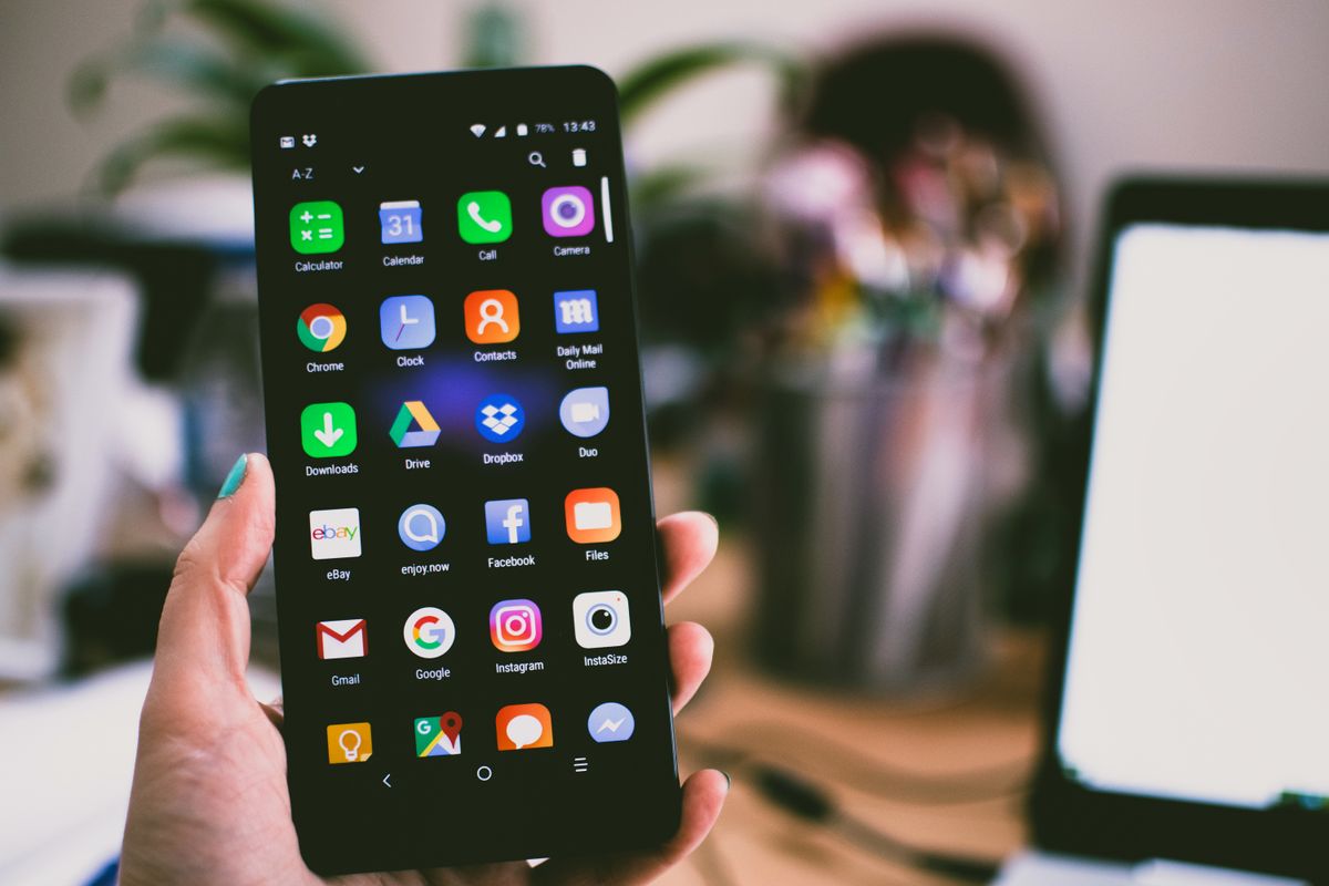 Smartphone-Display — Rufnummer behalten und zum neuen Tarif wechseln